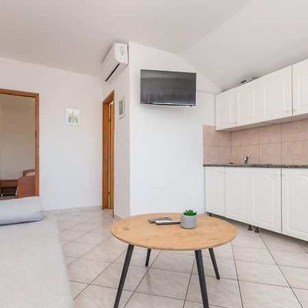Apartments Mikulic Biograd Na Moru Exterior foto