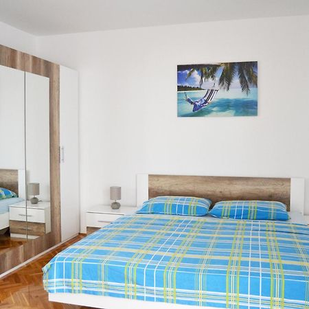 Apartments Mikulic Biograd Na Moru Habitación foto